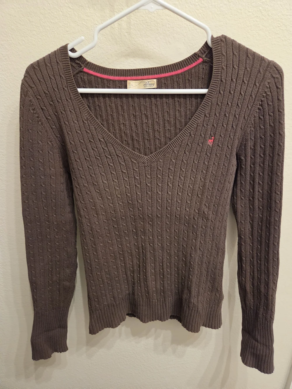 Vintage Y2K Old Navy Brown V-Neck Cable Knit Sweater with Pink Accent